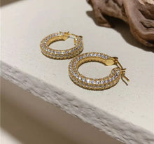 Cargar imagen en el visor de la galería, Circle CZ Hoops Grandes
